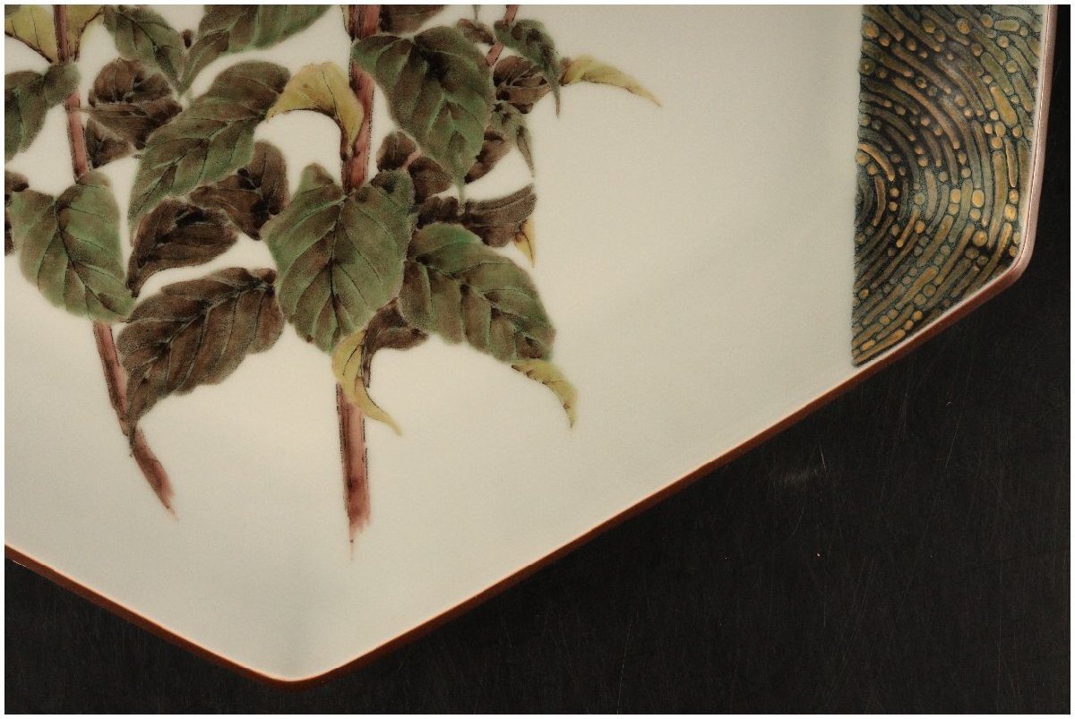 ギャラ藤]末岡信彦 作/色絵辰砂鶏頭図六角皿/W44cm/共箱/G-1515 (