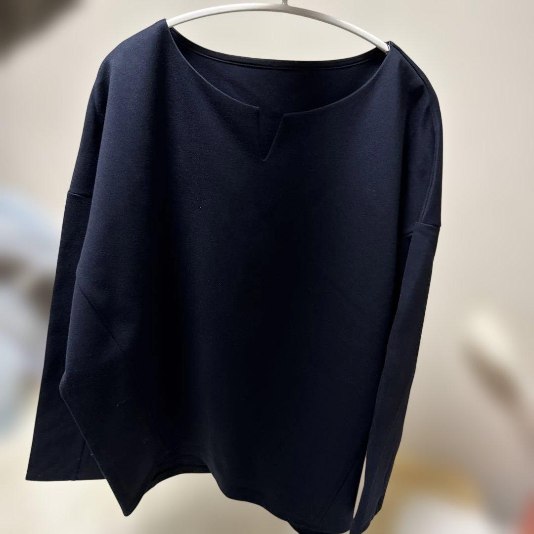 も*の様 新品SOEJU ソージュ ダブルジャージキーネックプルオーバー